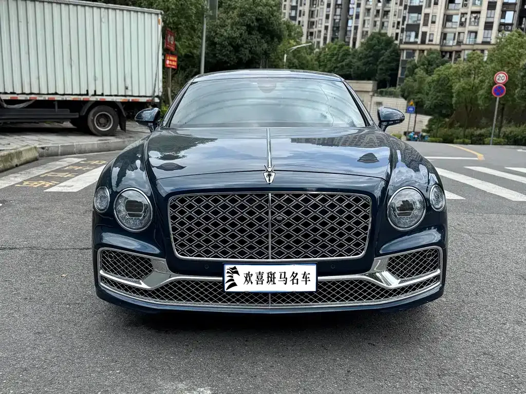 Bentley Flying Spur — фото 7