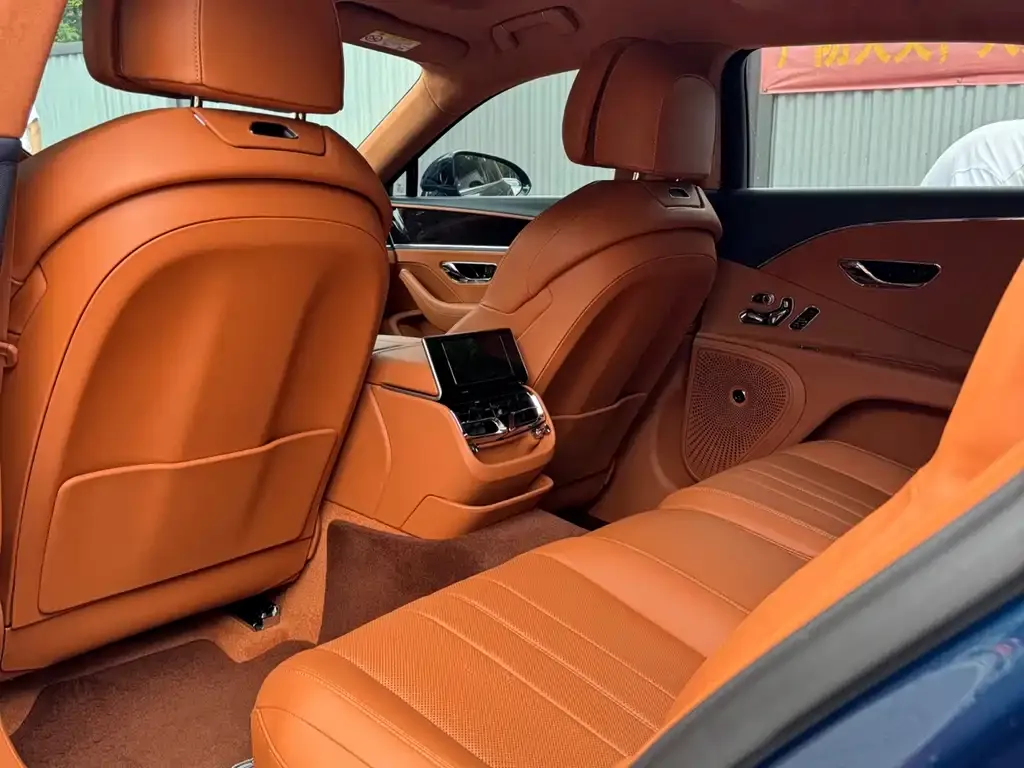 Bentley Flying Spur — фото 8