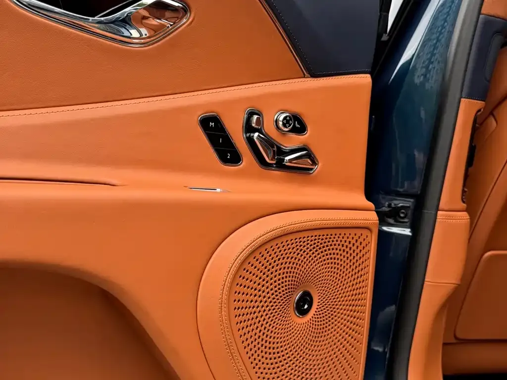 Bentley Flying Spur — фото 9