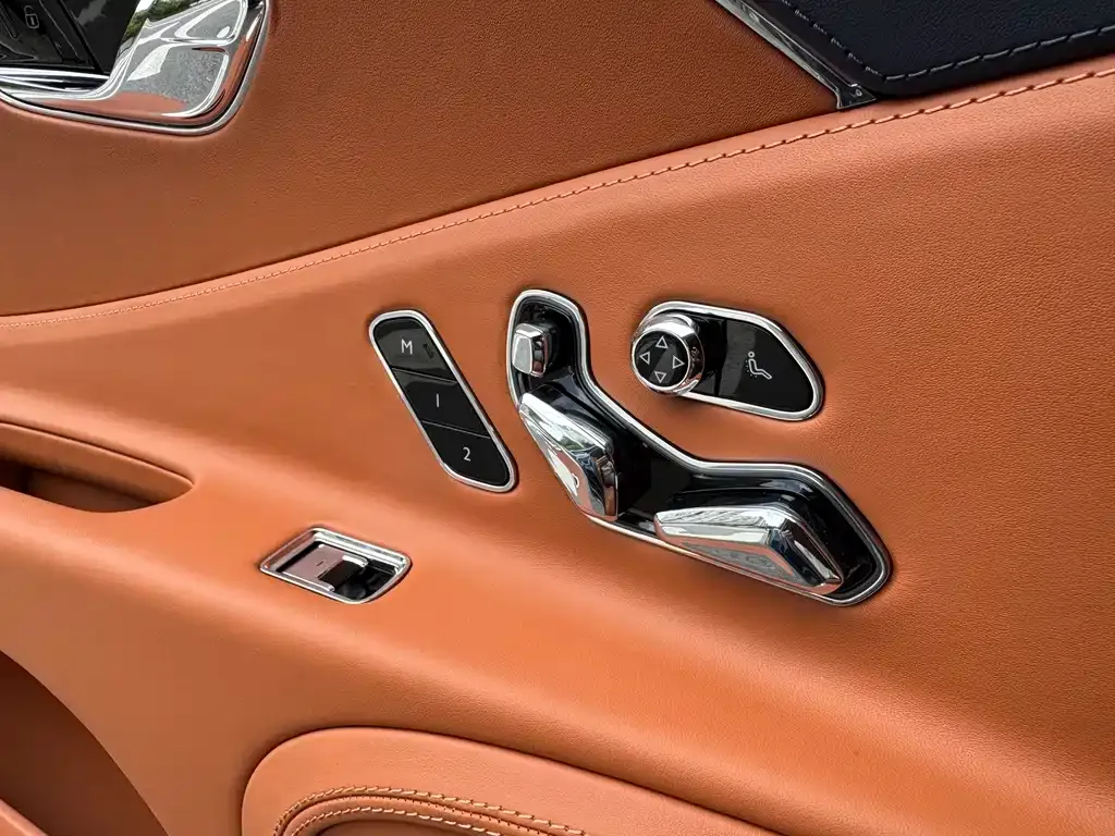 Bentley Flying Spur — фото 10