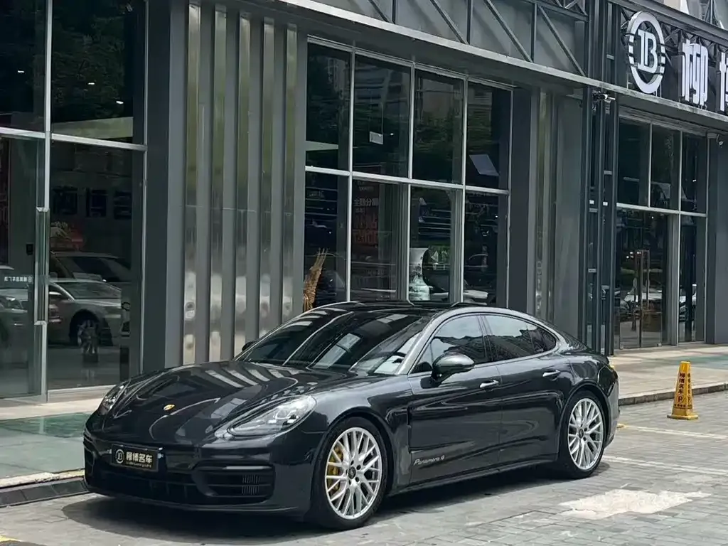 Porsche Panamera — фото 1