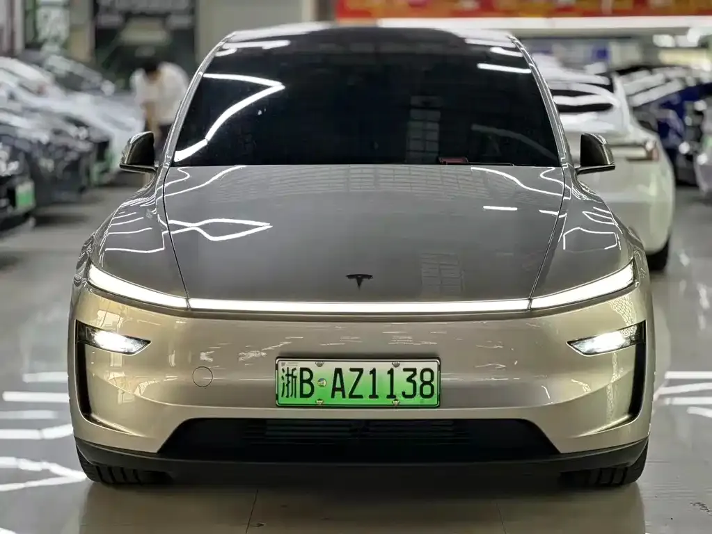 Tesla Model Y L — фото 6