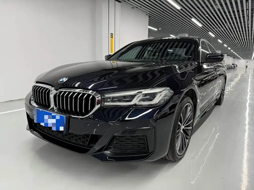 BMW 5 Series — фото 1