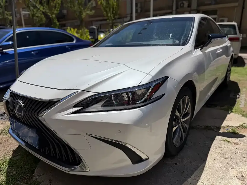 Lexus ES — фото 1