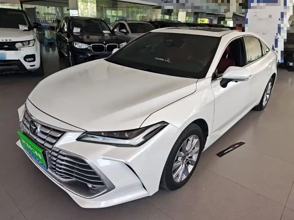 Toyota Avalon — фото 1