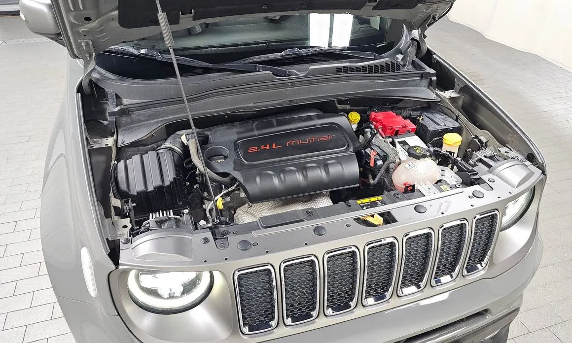 Jeep Renegade — фото 10
