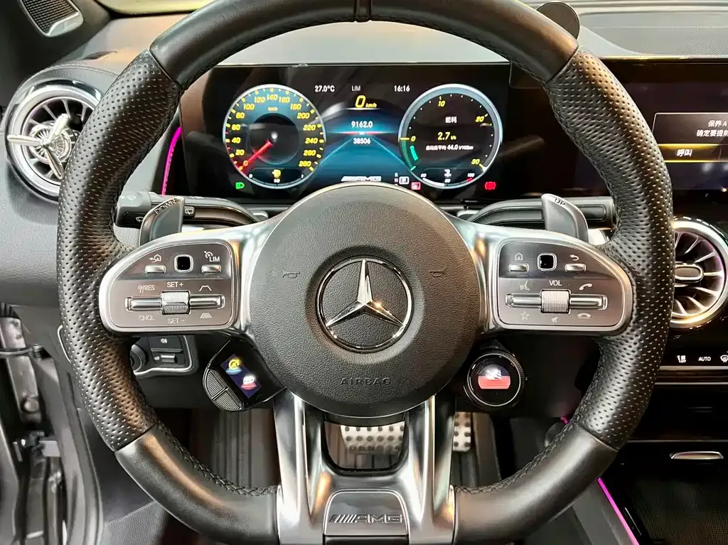 Mercedes-Benz GLB AMG — фото 9