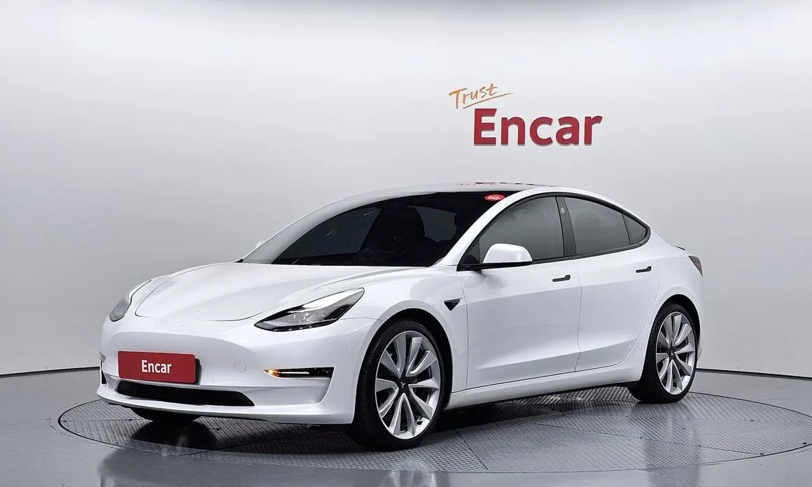 Tesla Model 3 — фото 1