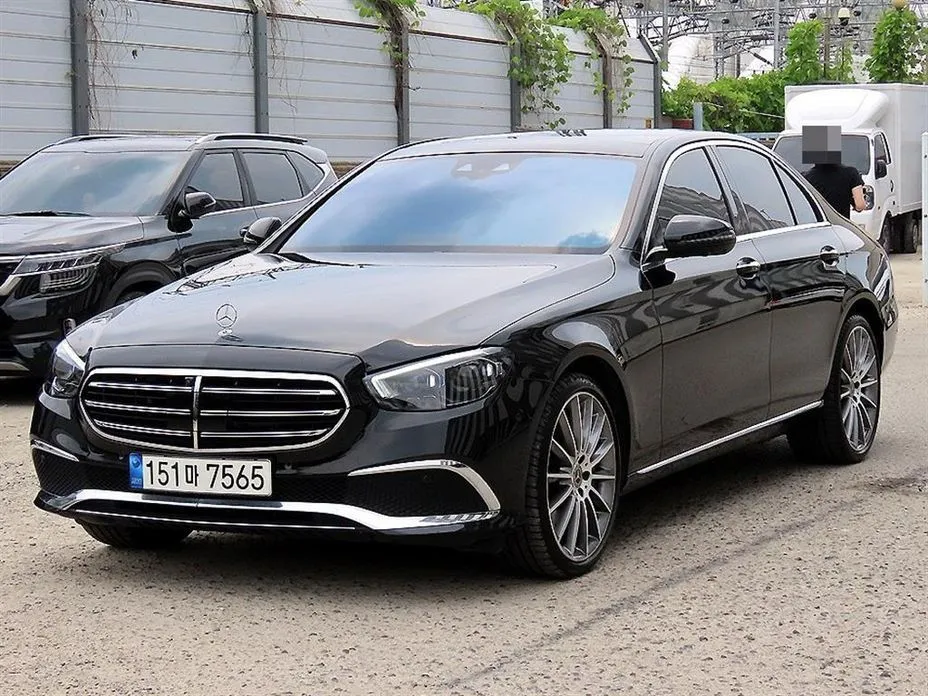 Mercedes-Benz E-Class — фото 10