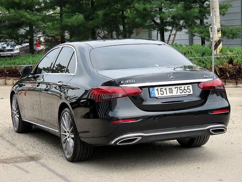 Mercedes-Benz E-Class — фото 9