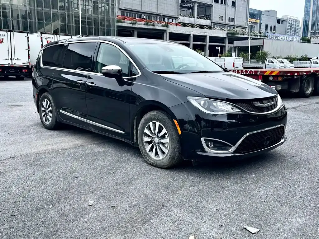 Chrysler Grand Voyager PHEV (Import) — фото 9