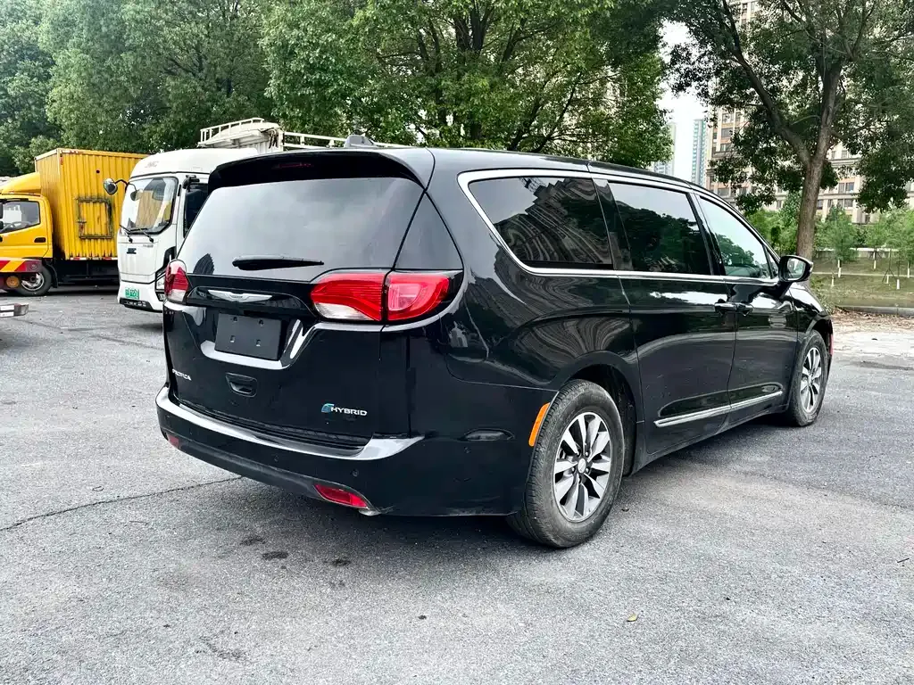 Chrysler Grand Voyager PHEV (Import) — фото 5