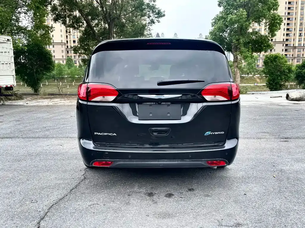 Chrysler Grand Voyager PHEV (Import) — фото 2
