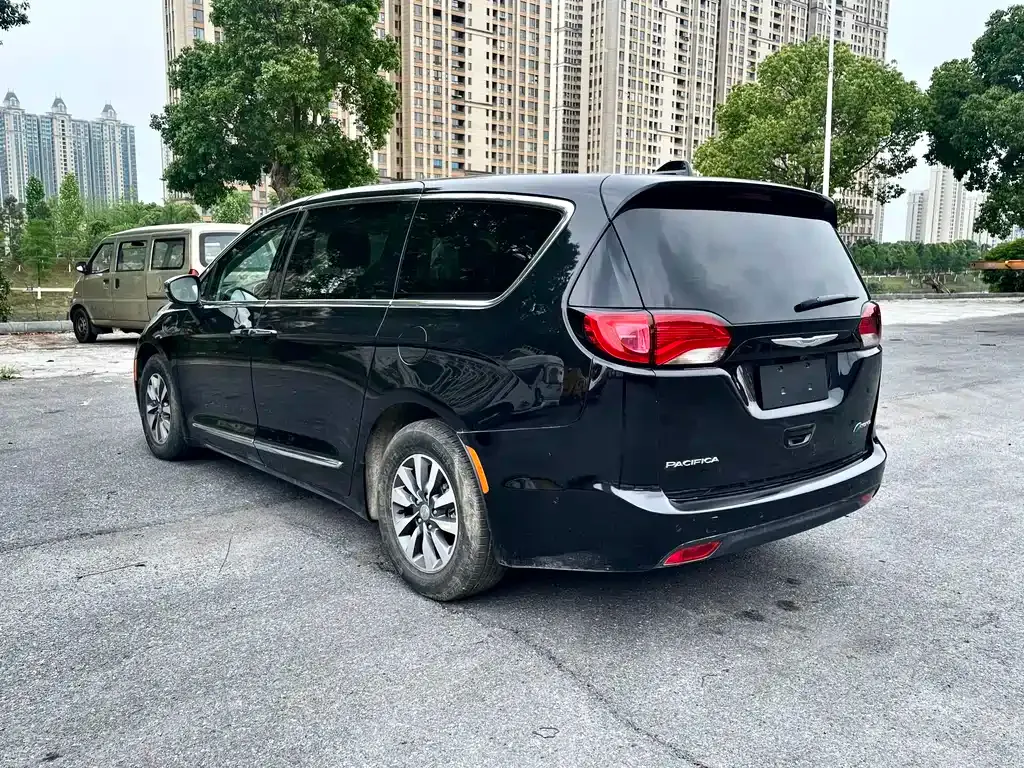 Chrysler Grand Voyager PHEV (Import) — фото 10