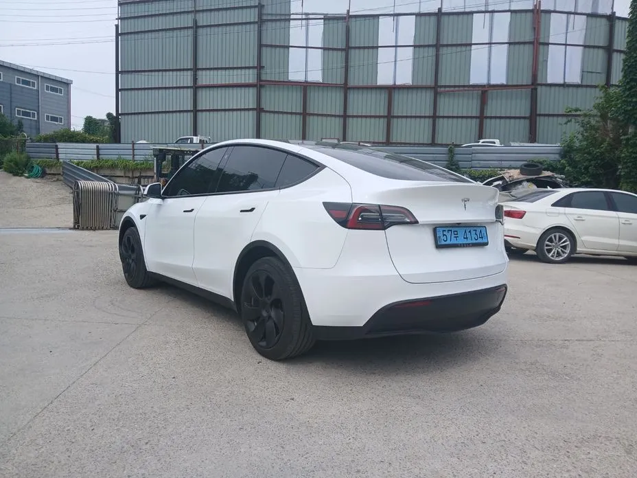 Tesla Model Y — фото 8