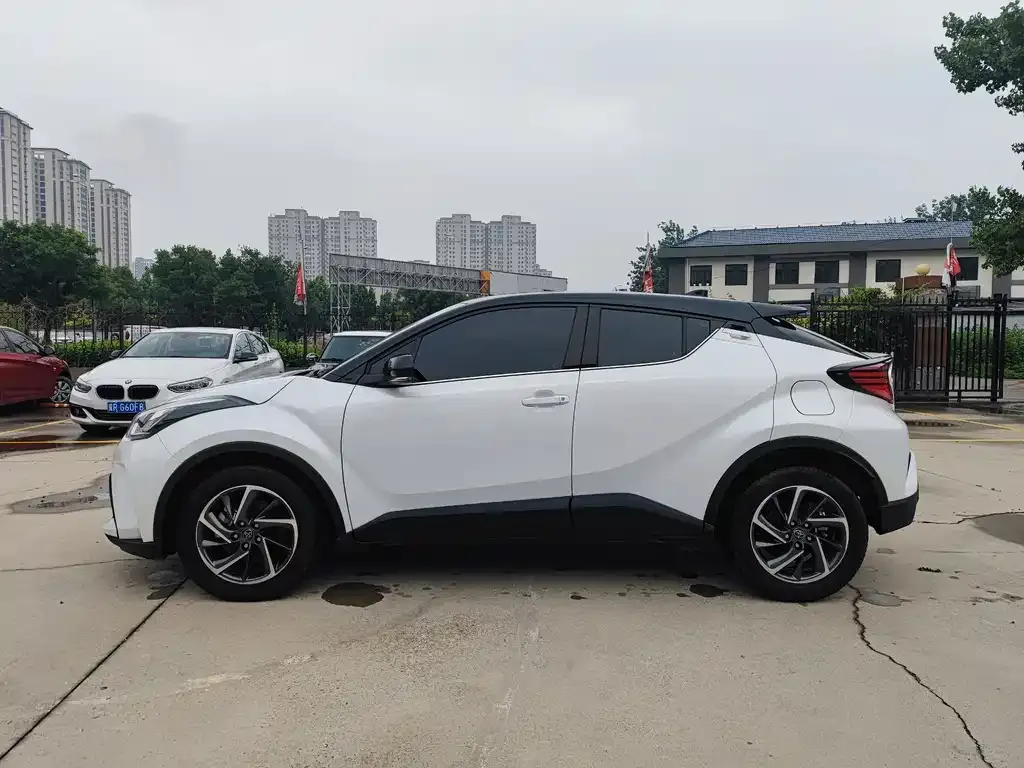 Toyota C-HR — фото 2
