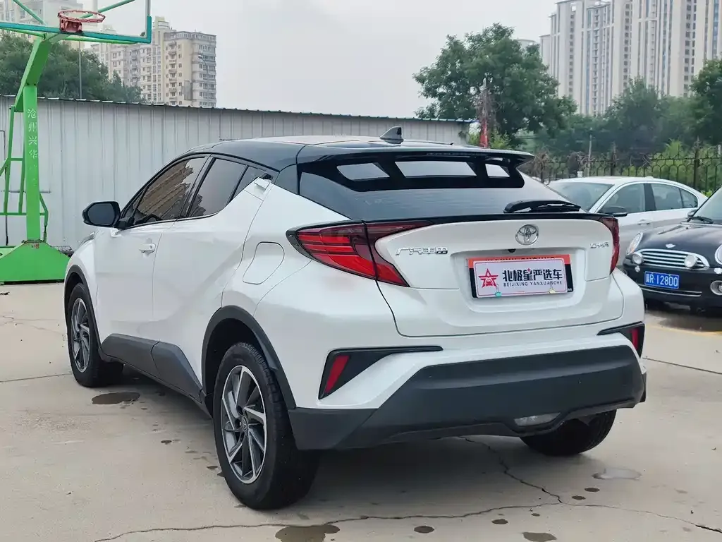 Toyota C-HR — фото 10
