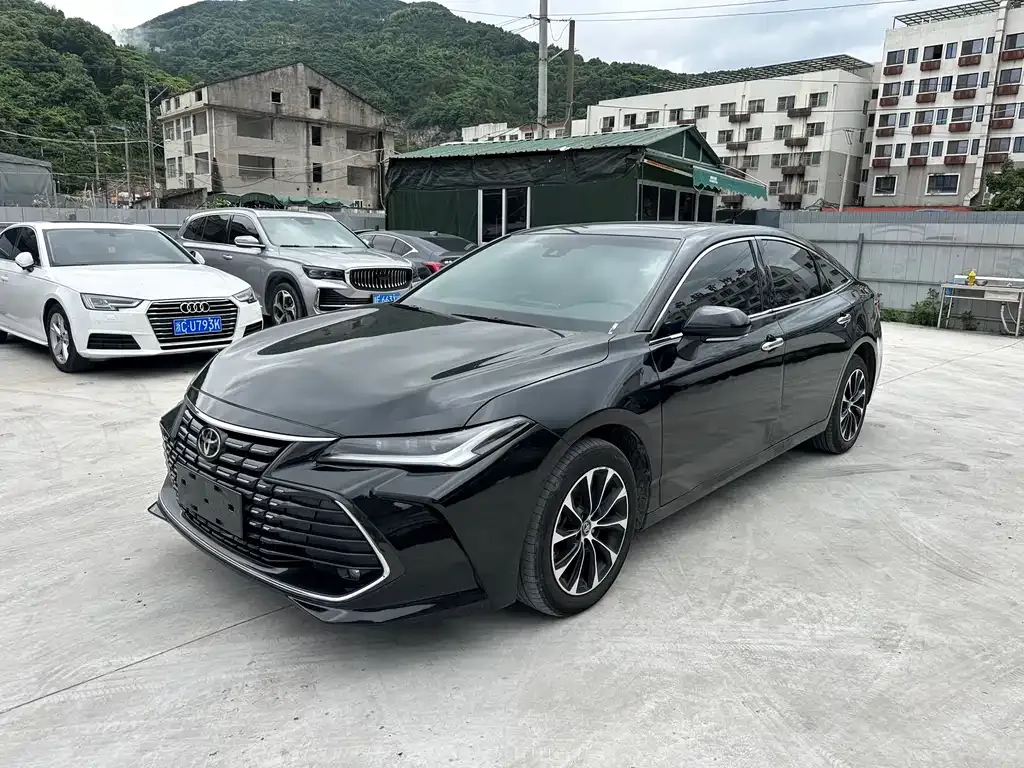 Toyota Avalon — фото 1