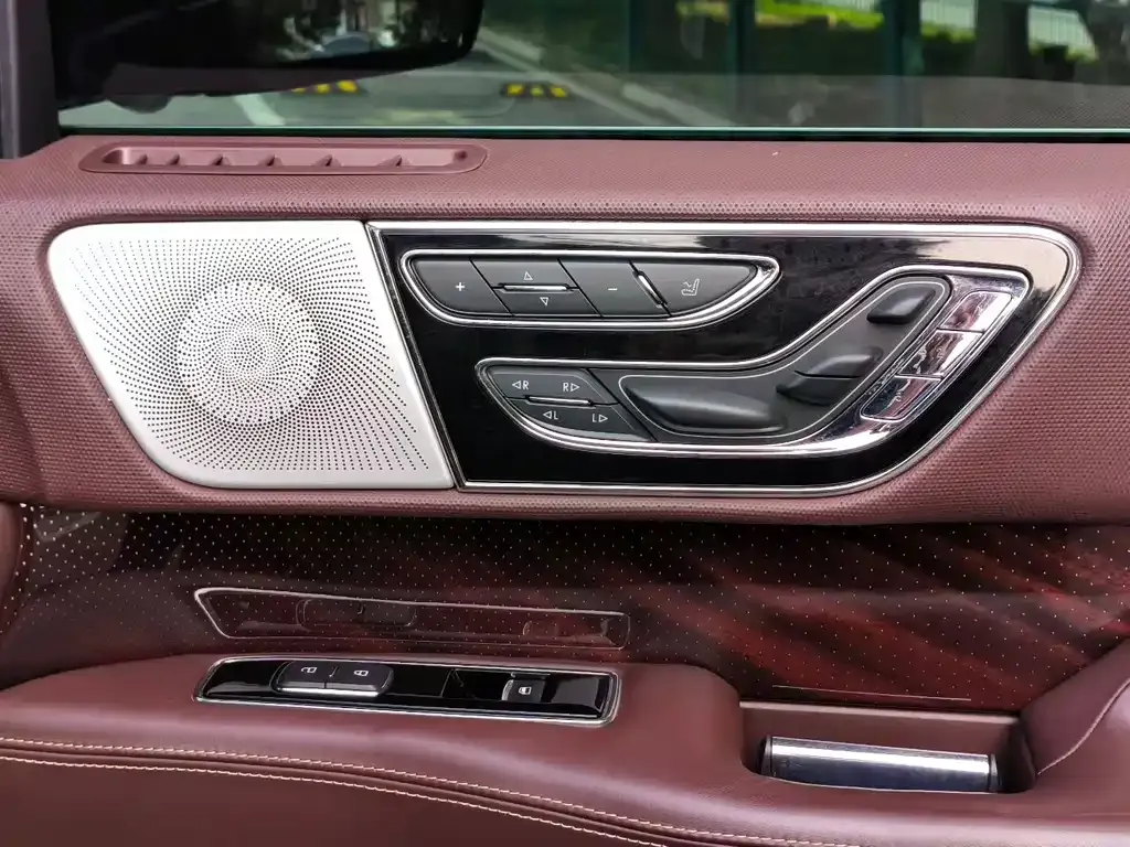 Lincoln Navigator — фото 2