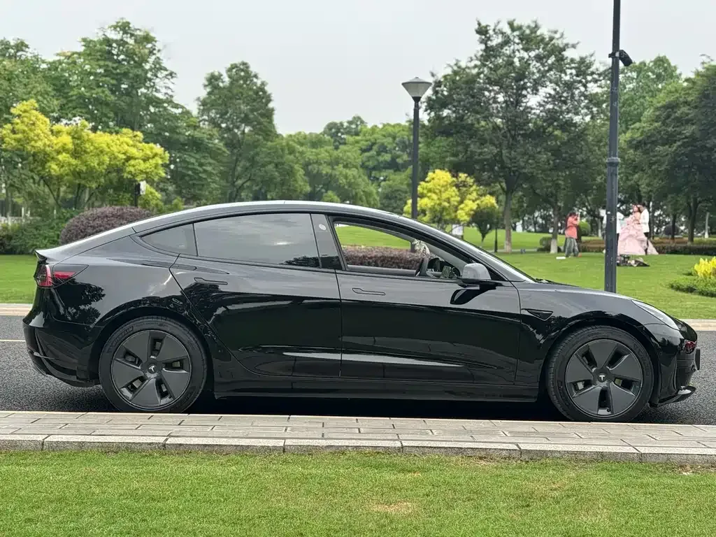 Tesla Model 3 — фото 4