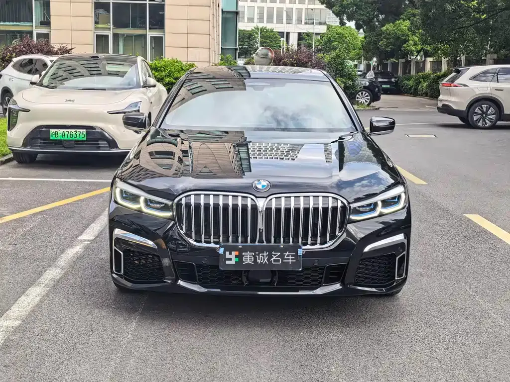 BMW 7 Series — фото 10