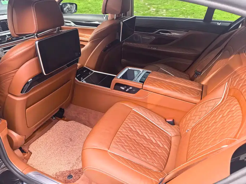 BMW 7 Series — фото 4