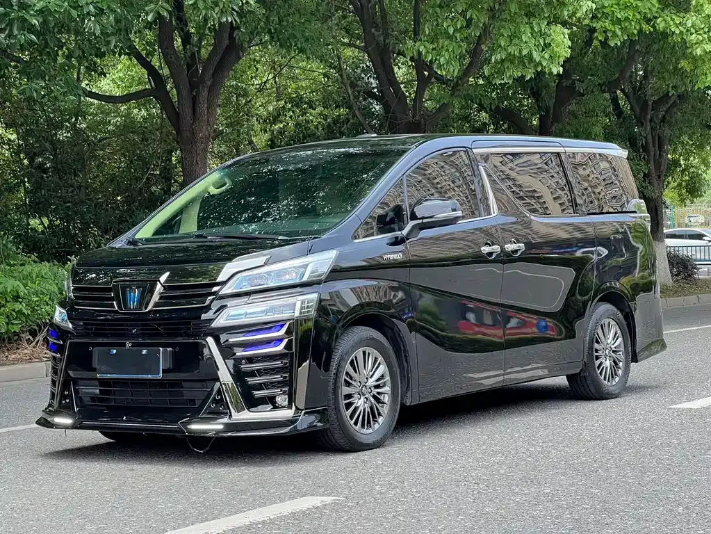 Toyota Vellfire — фото 1