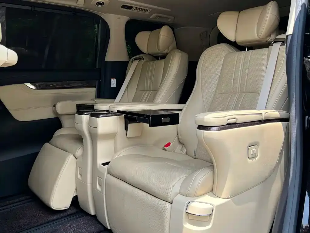 Toyota Vellfire — фото 6