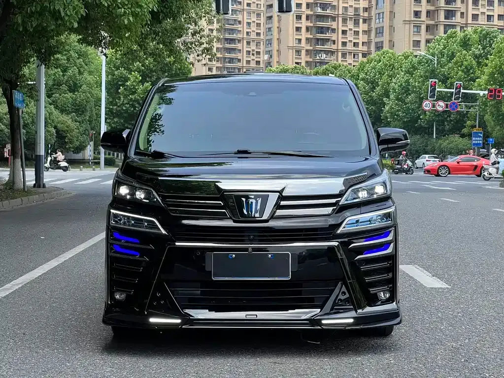 Toyota Vellfire — фото 10