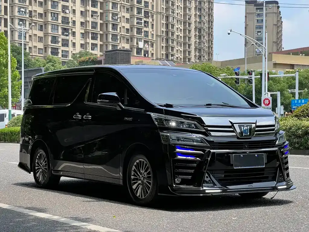 Toyota Vellfire — фото 3