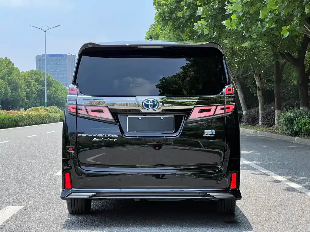 Toyota Vellfire — фото 7