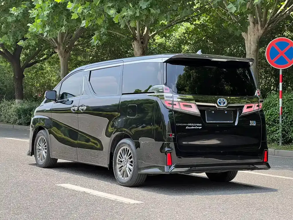 Toyota Vellfire — фото 4
