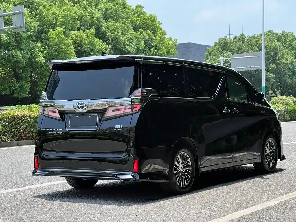 Toyota Vellfire — фото 9