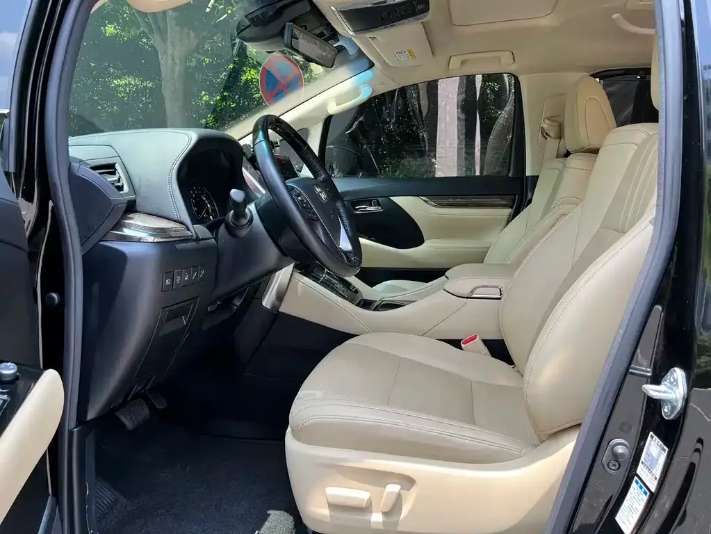 Toyota Vellfire — фото 2