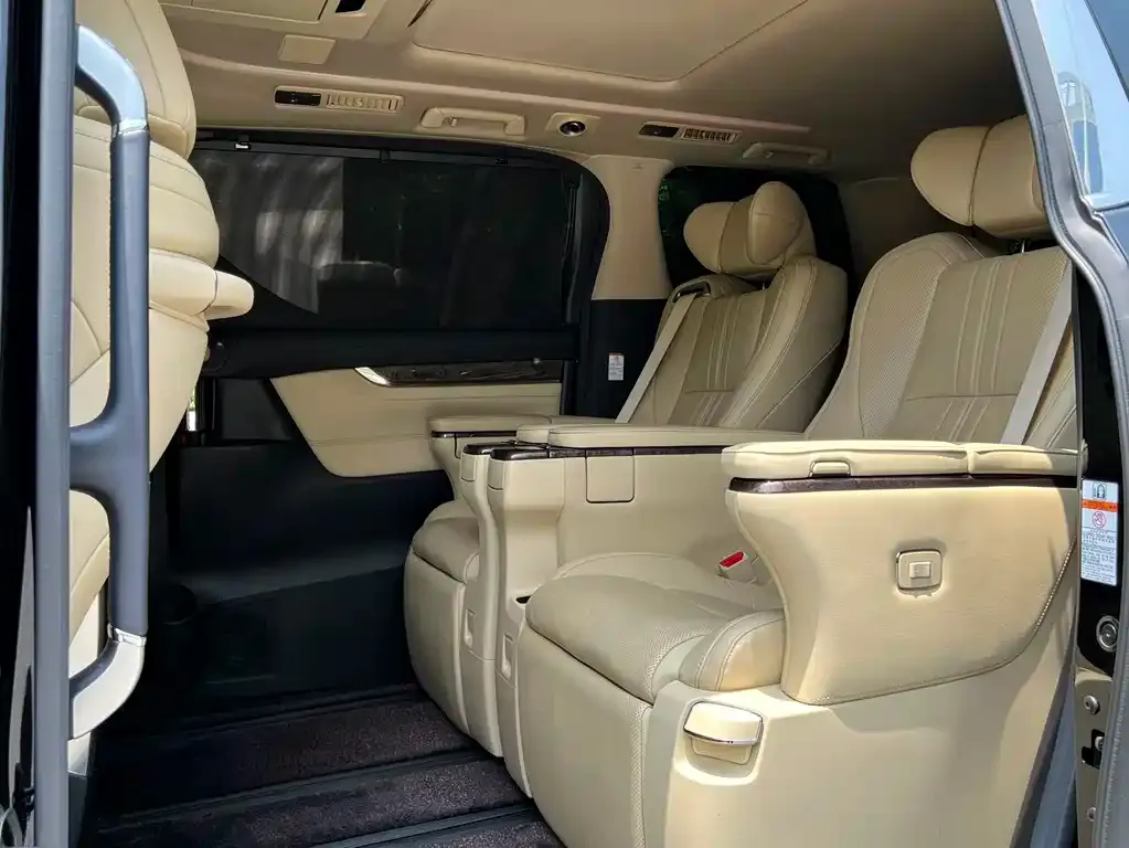Toyota Vellfire — фото 8