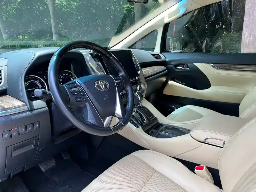 Toyota Vellfire — фото 5