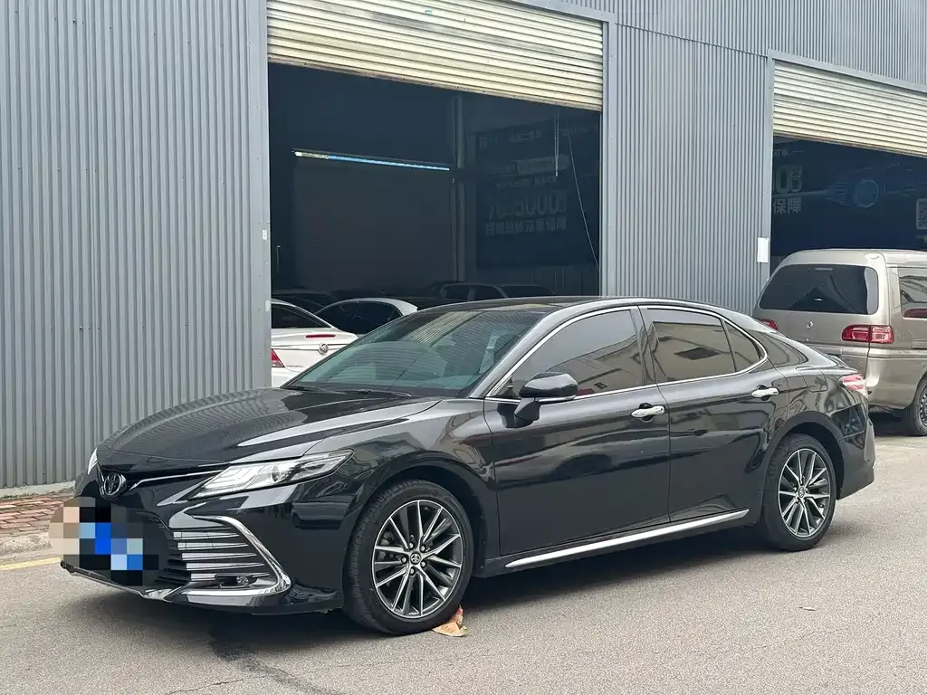 Toyota Camry — фото 2