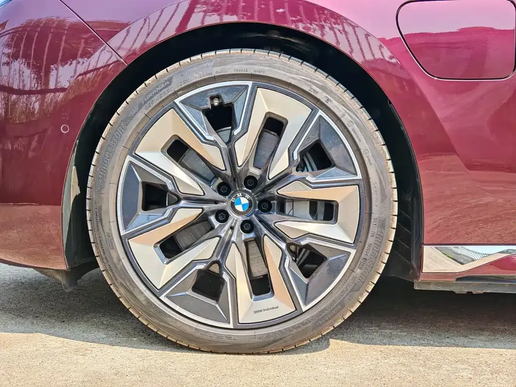 BMW i7 — фото 6