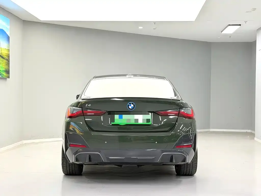 BMW i4 — фото 9