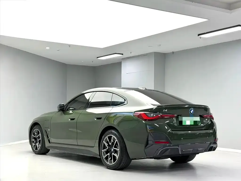 BMW i4 — фото 8