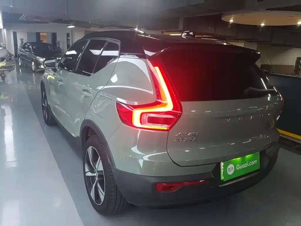 Volvo XC40 NEV — фото 9