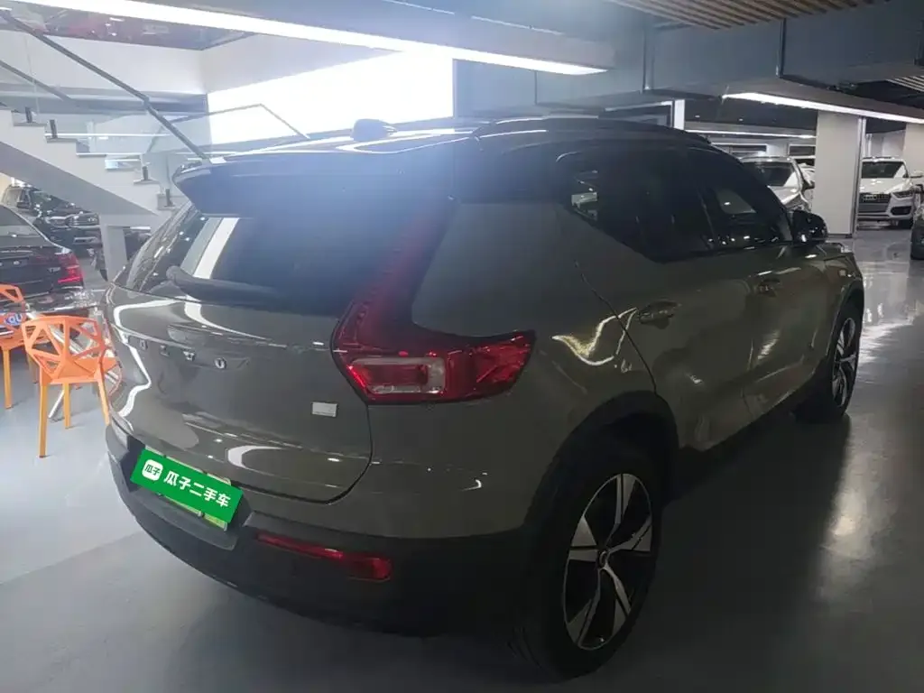 Volvo XC40 NEV — фото 4
