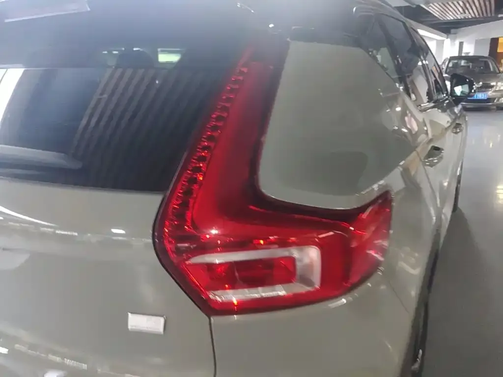 Volvo XC40 NEV — фото 2