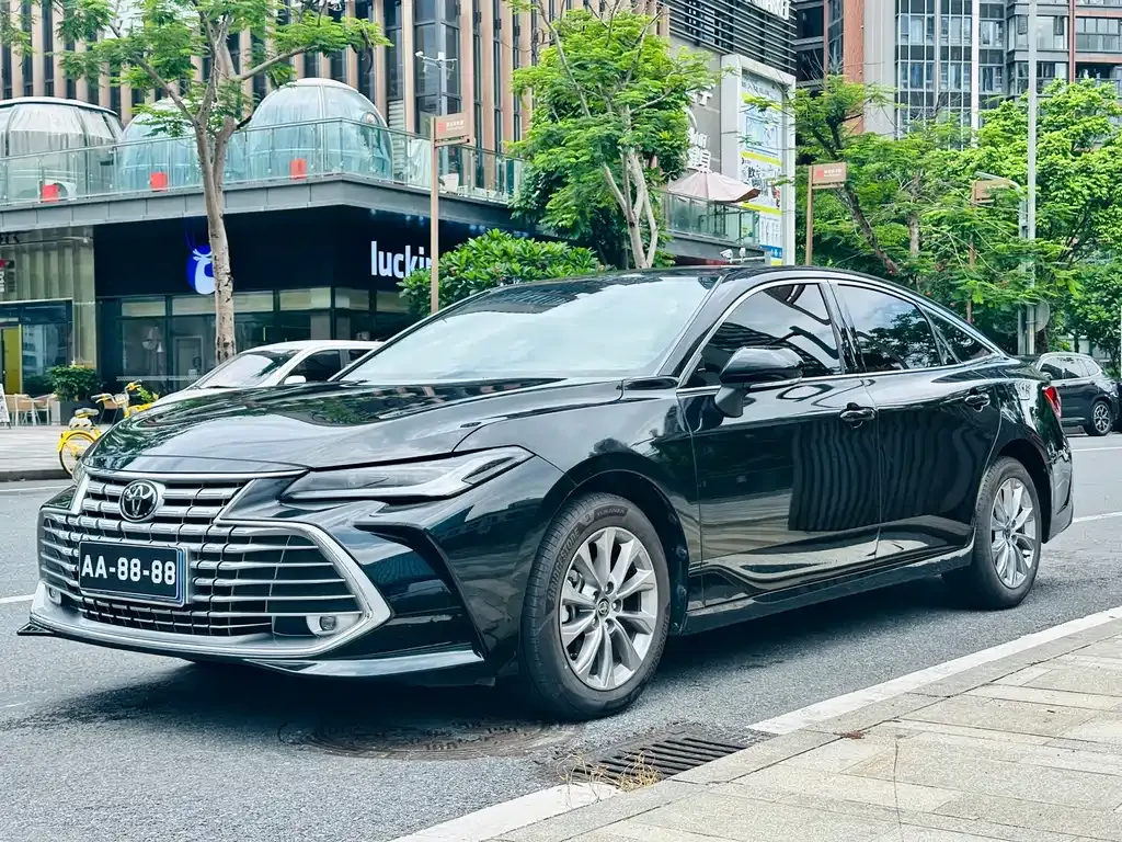 Toyota Avalon — фото 1