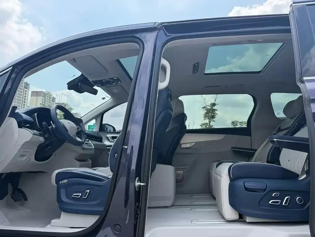Roewe iMAX8 — фото 2