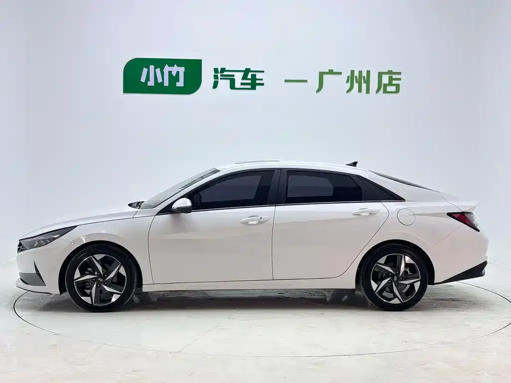 Hyundai Elantra — фото 3