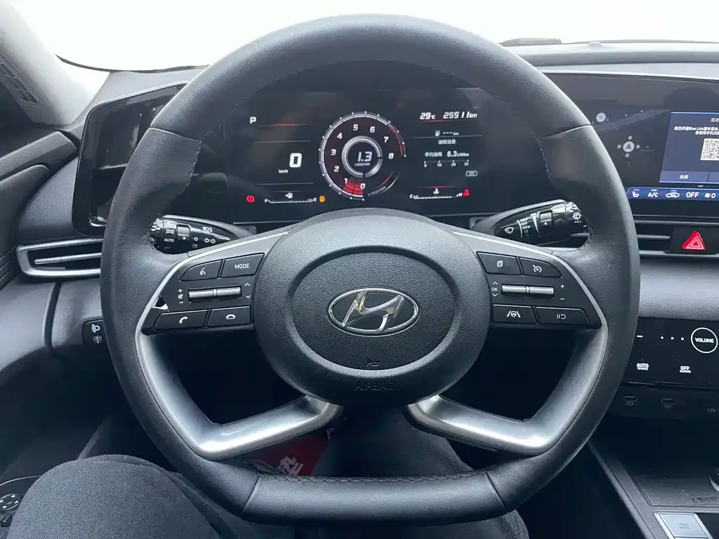 Hyundai Elantra — фото 10