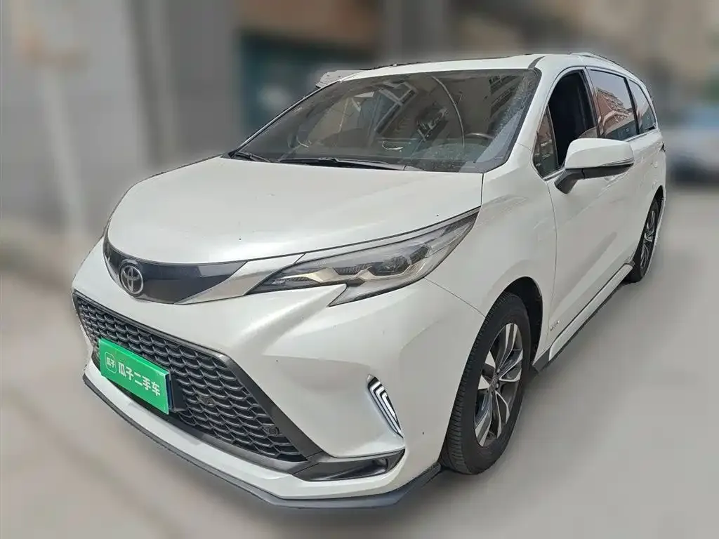 Toyota Granvia — фото 1