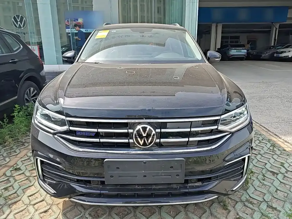 Volkswagen Tiguan L PHEV — фото 4