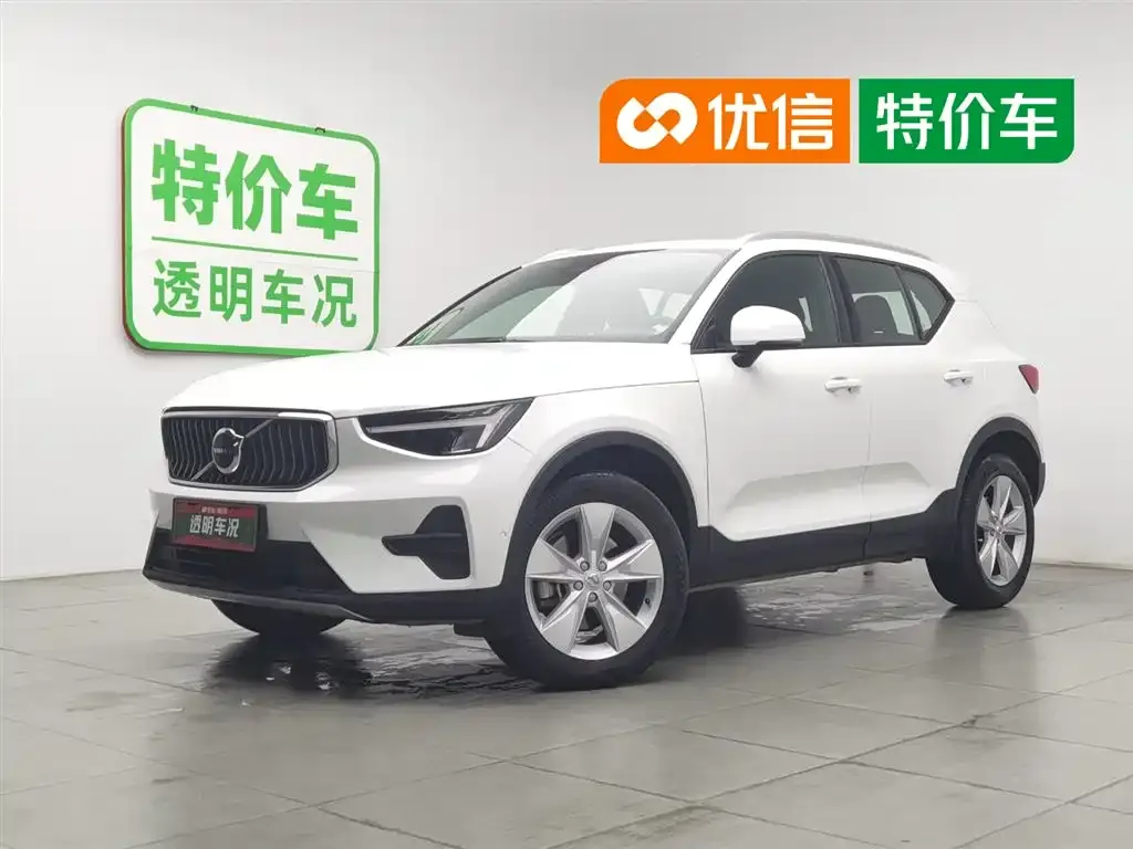 Volvo XC40 — фото 1